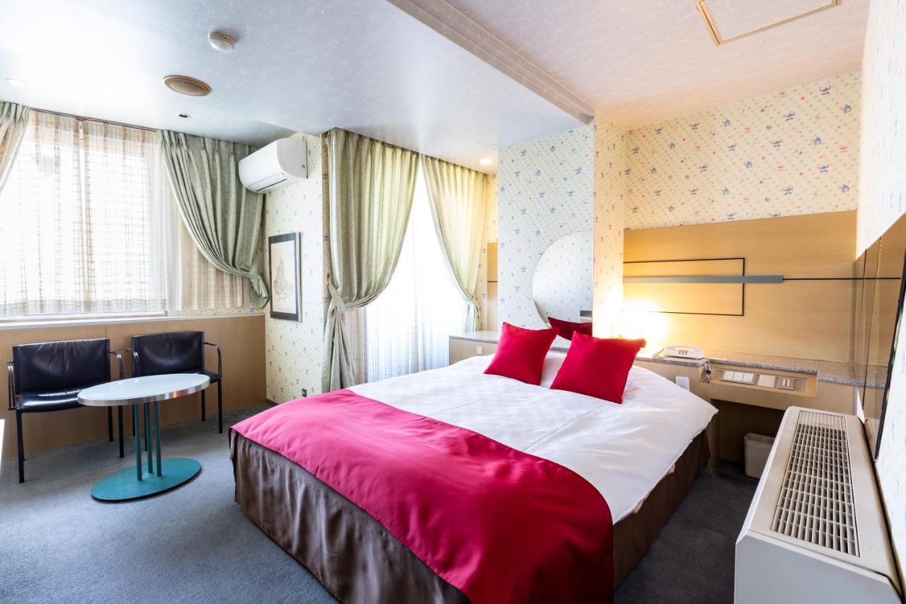 Hotel Liberty Kochi (Adults Only) Esterno foto
